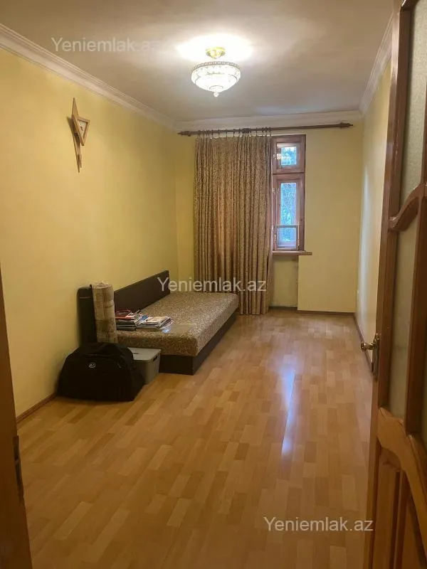 Satılır 2 otaqlı köhnə tikili 50 m²