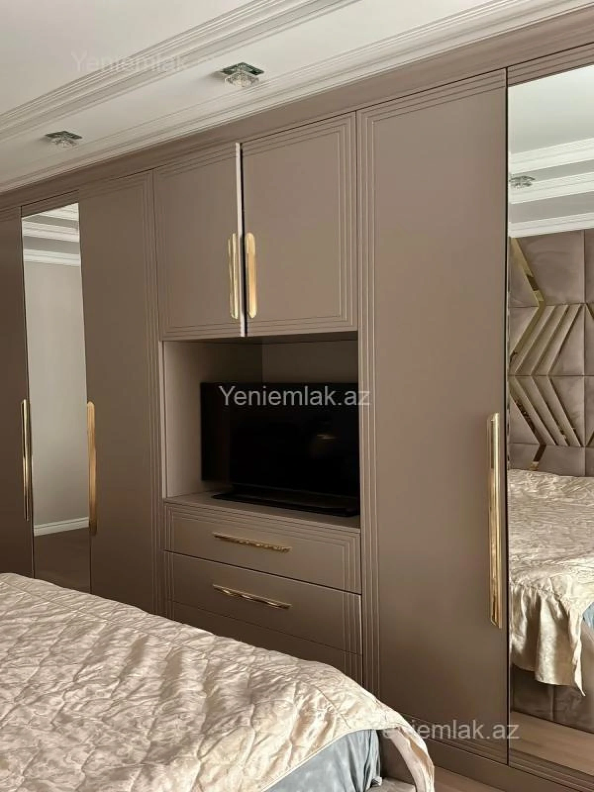 Satılır 3 otaqlı yeni tikili 190 m²