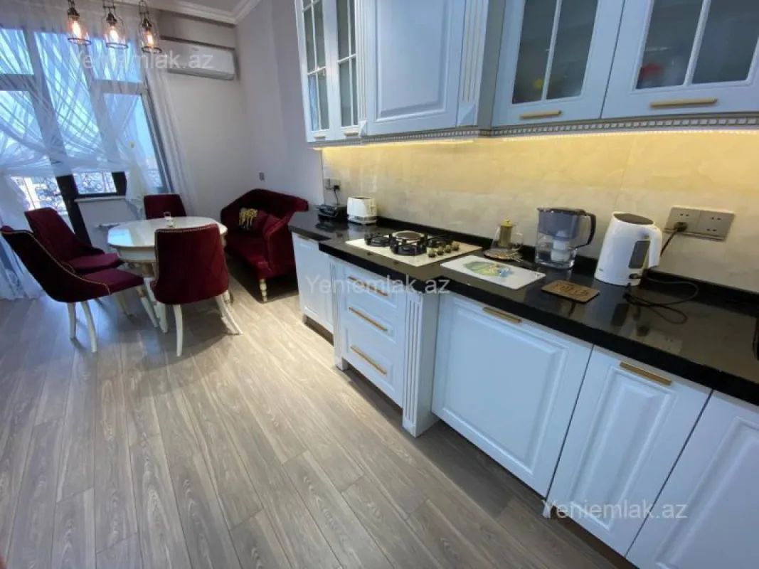 Satılır 3 otaqlı yeni tikili 115 m²