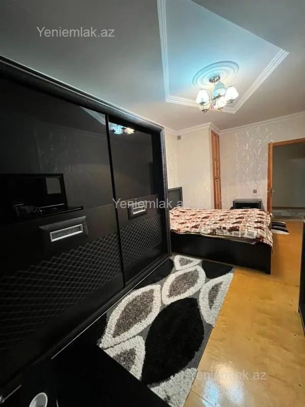 Satılır 5 otaqlı köhnə tikili 120 m²