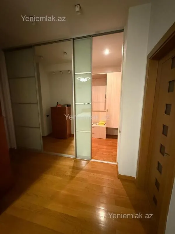 Satılır 4 otaqlı yeni tikili 200 m²