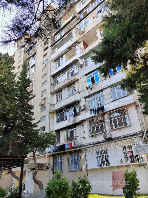 Satılır 4 otaqlı köhnə tikili 110 m²