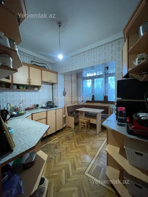 Satılır 5 otaqlı köhnə tikili 120 m²