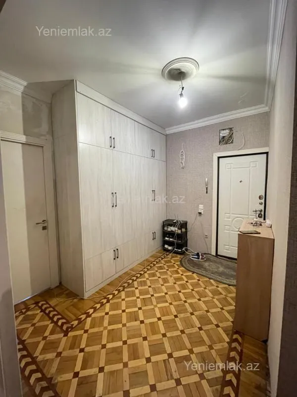 Satılır 5 otaqlı köhnə tikili 120 m²