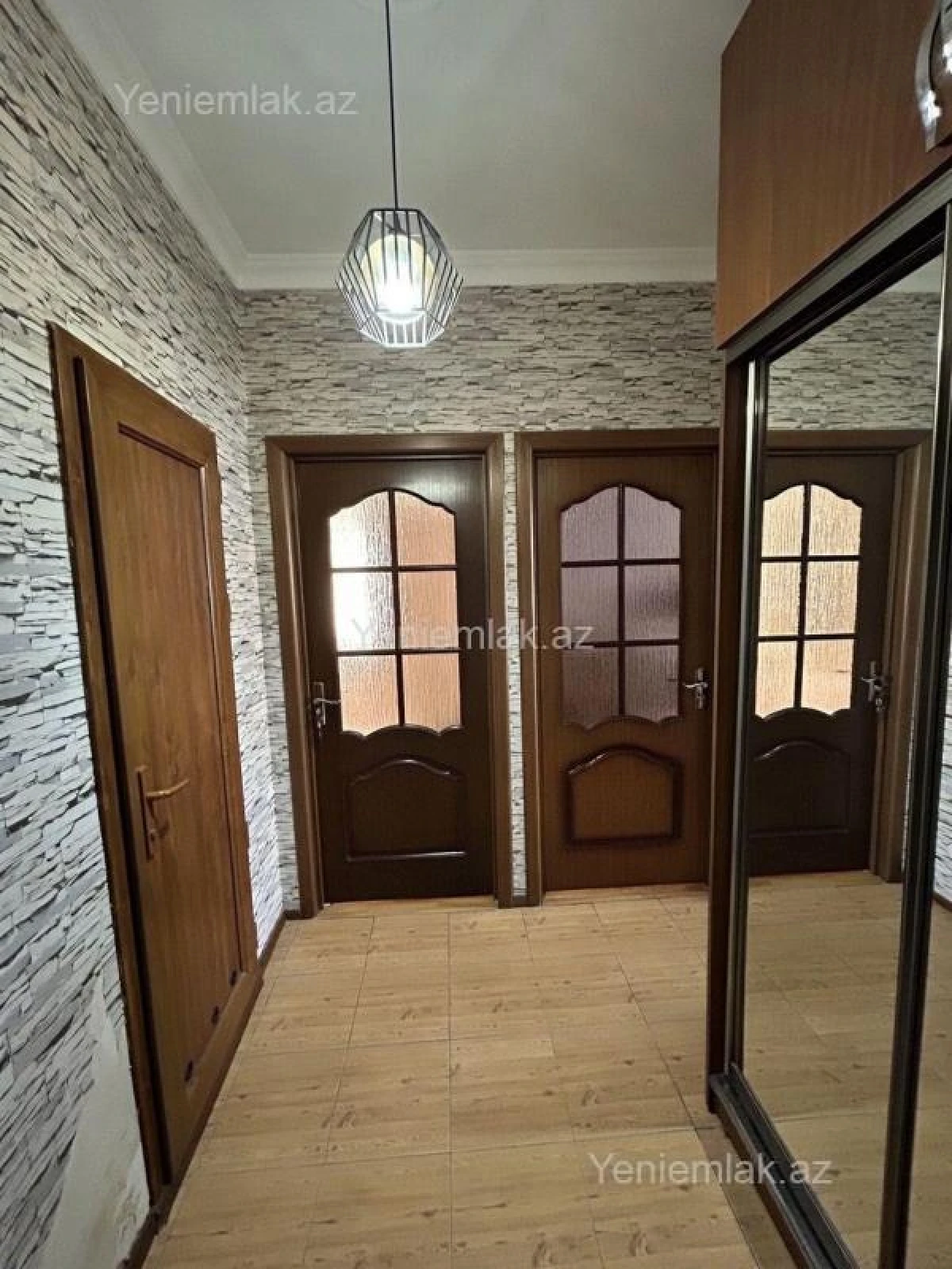 Satılır 2 otaqlı köhnə tikili 65 m²