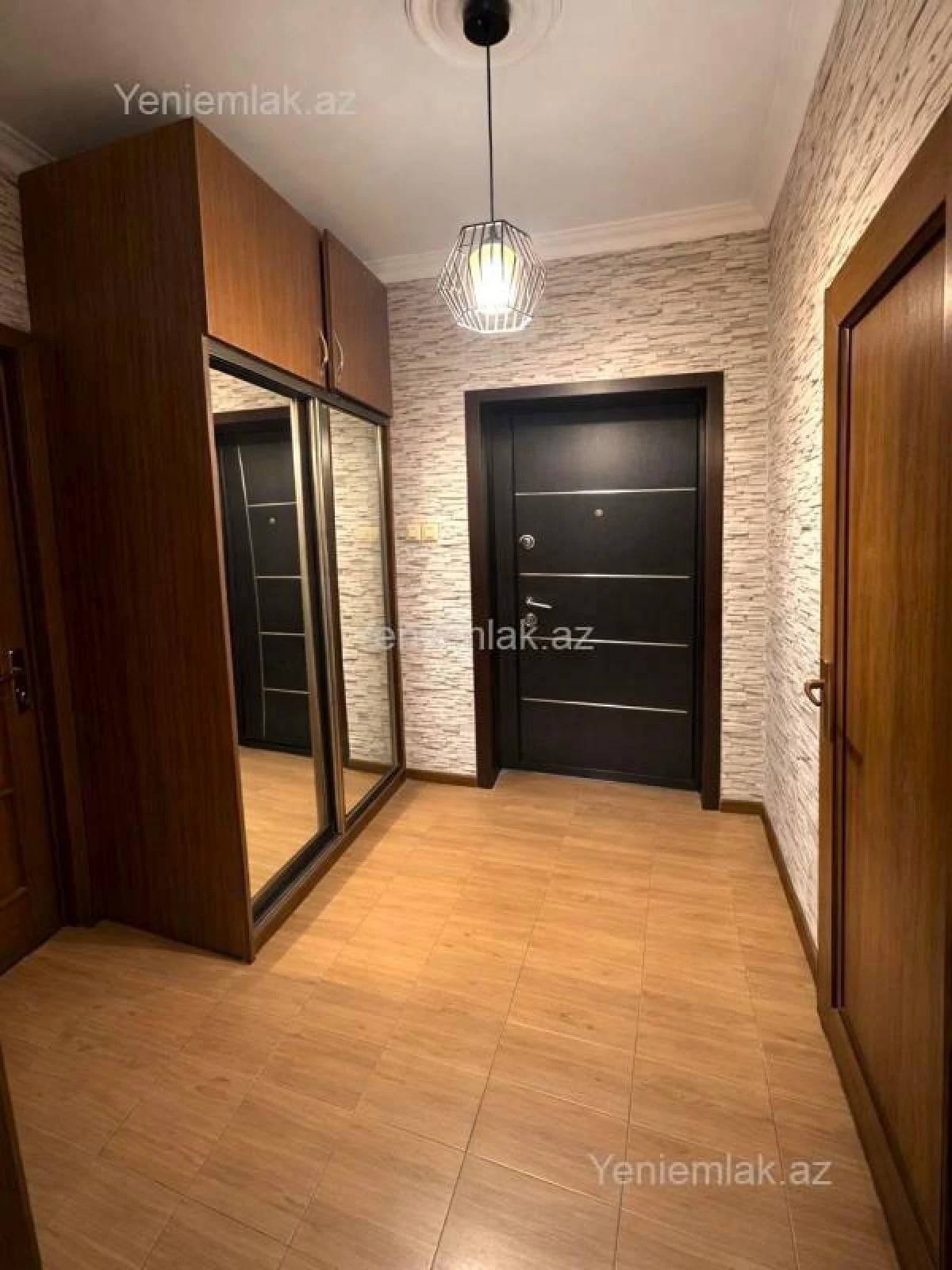Satılır 2 otaqlı köhnə tikili 65 m²
