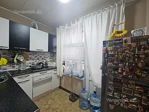 Satılır 5 otaqlı köhnə tikili 120 m²