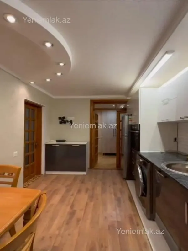 Satılır 3 otaqlı köhnə tikili 75 m²