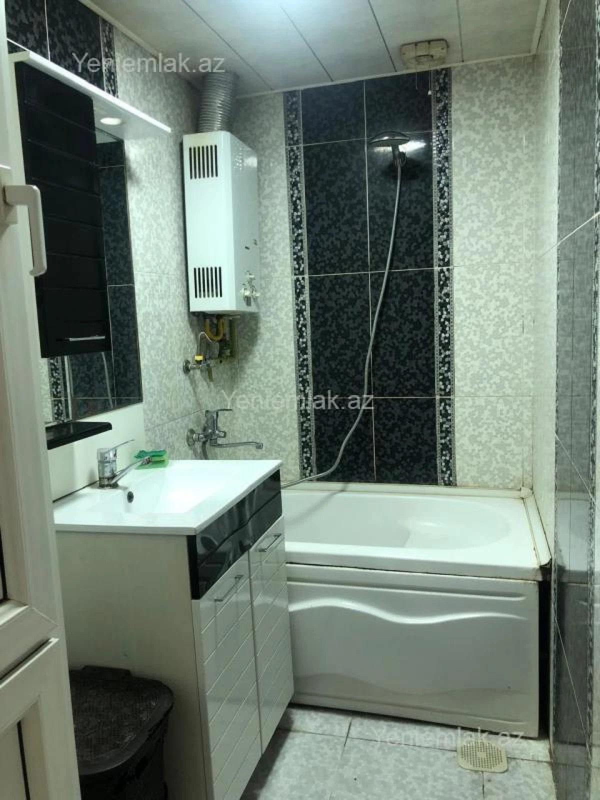 Satılır 3 otaqlı köhnə tikili 80 m²