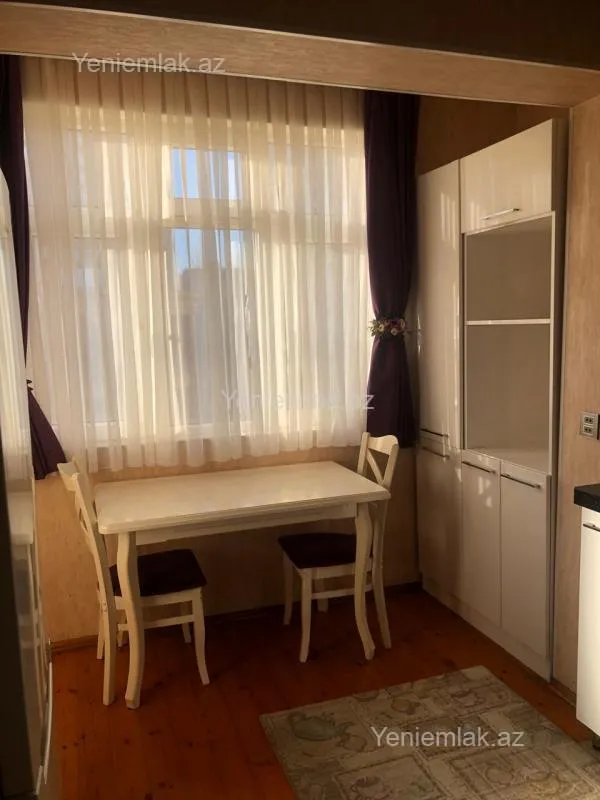 Satılır 3 otaqlı köhnə tikili 80 m²