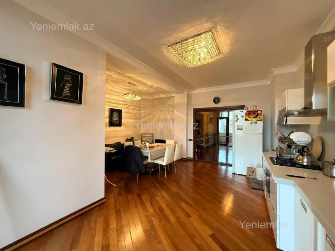 Satılır 4 otaqlı yeni tikili 220 m²