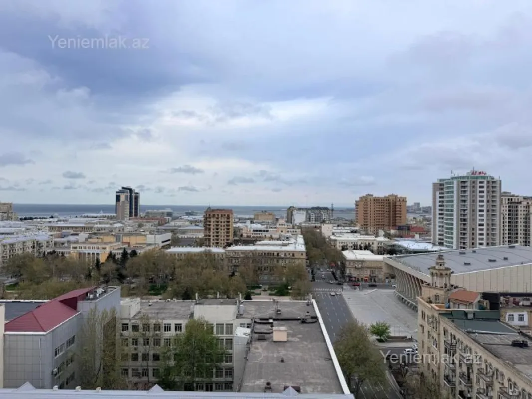 Satılır 4 otaqlı yeni tikili 220 m²