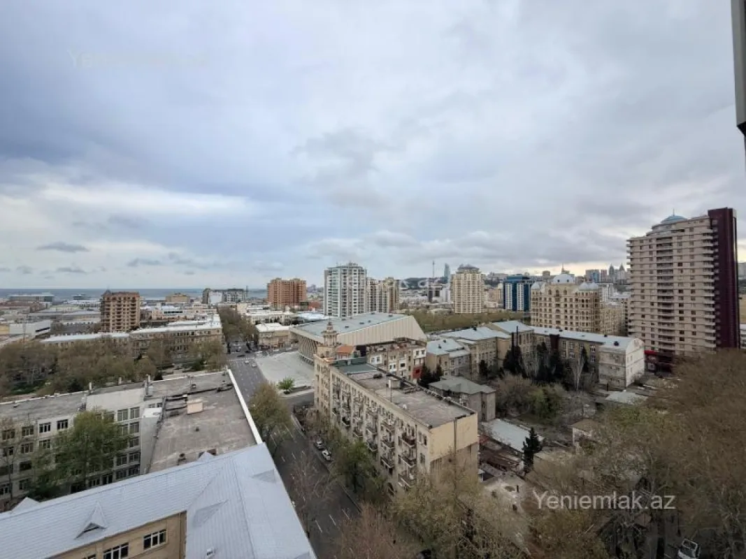 Satılır 4 otaqlı yeni tikili 220 m²