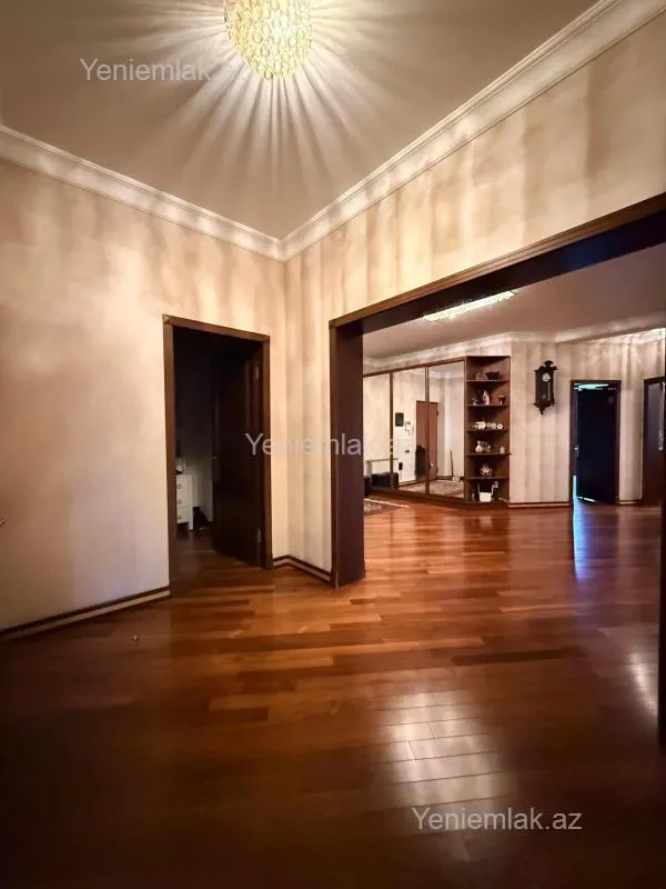 Satılır 4 otaqlı yeni tikili 220 m²