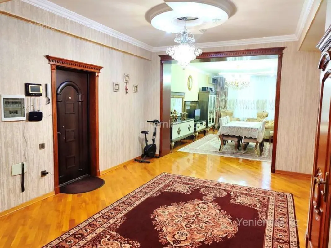 Satılır 3 otaqlı yeni tikili 130.5 m²