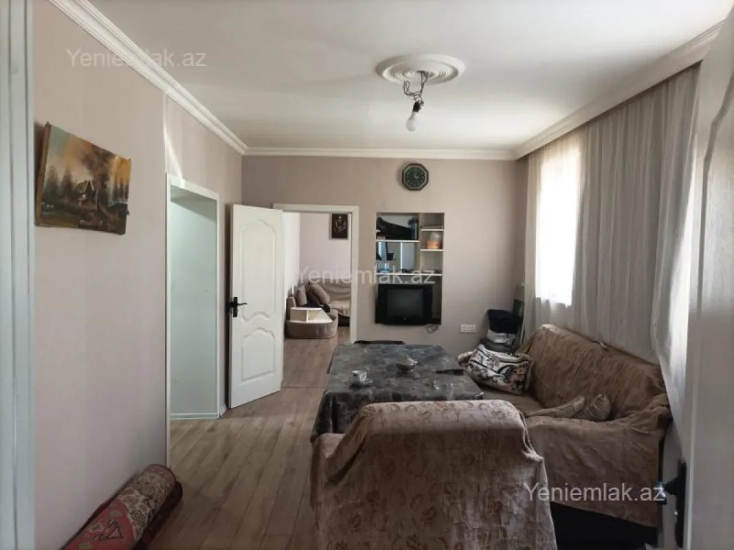 Satılır 3 otaqlı köhnə tikili 90 m²