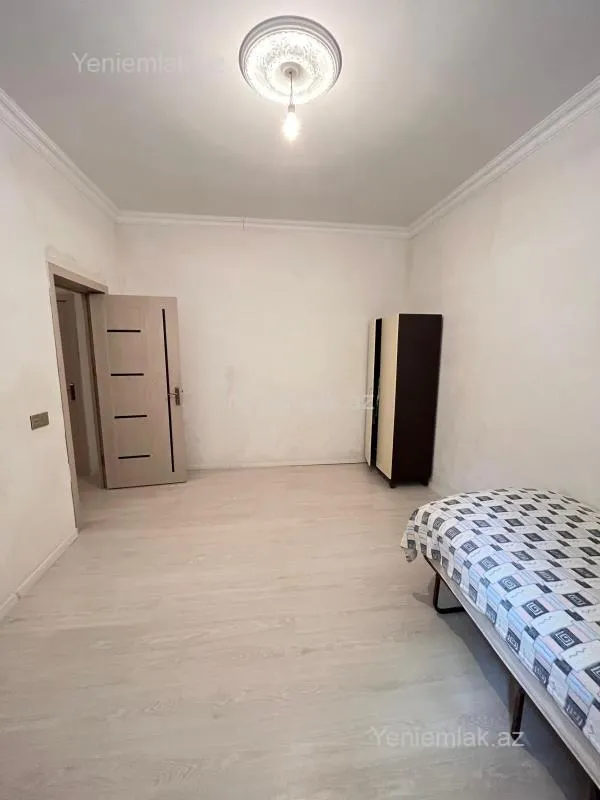 Satılır 5 otaqlı həyət evi 180 m²