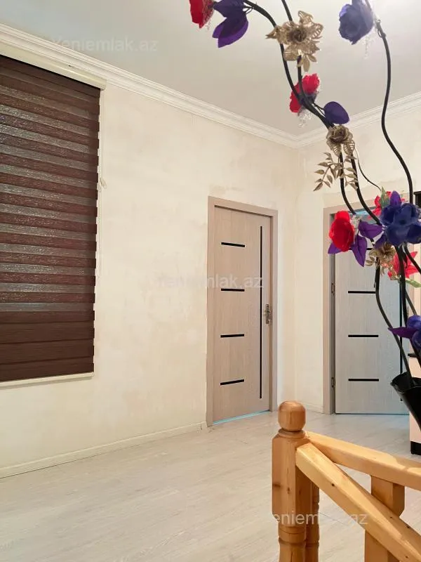 Satılır 5 otaqlı həyət evi 180 m²