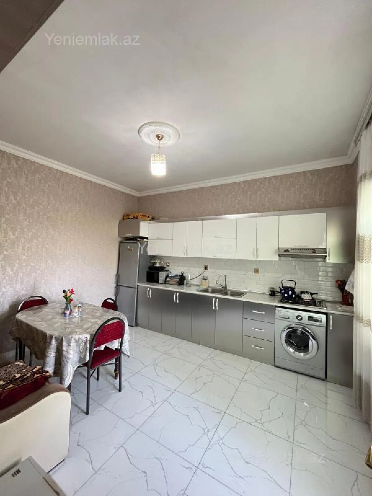 Satılır 5 otaqlı həyət evi 180 m²