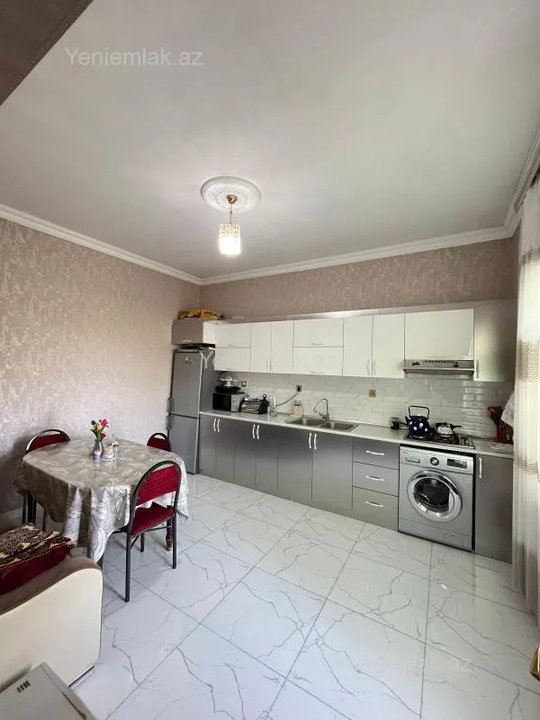 Satılır 5 otaqlı həyət evi 180 m²