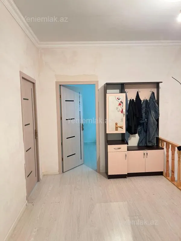 Satılır 5 otaqlı həyət evi 180 m²