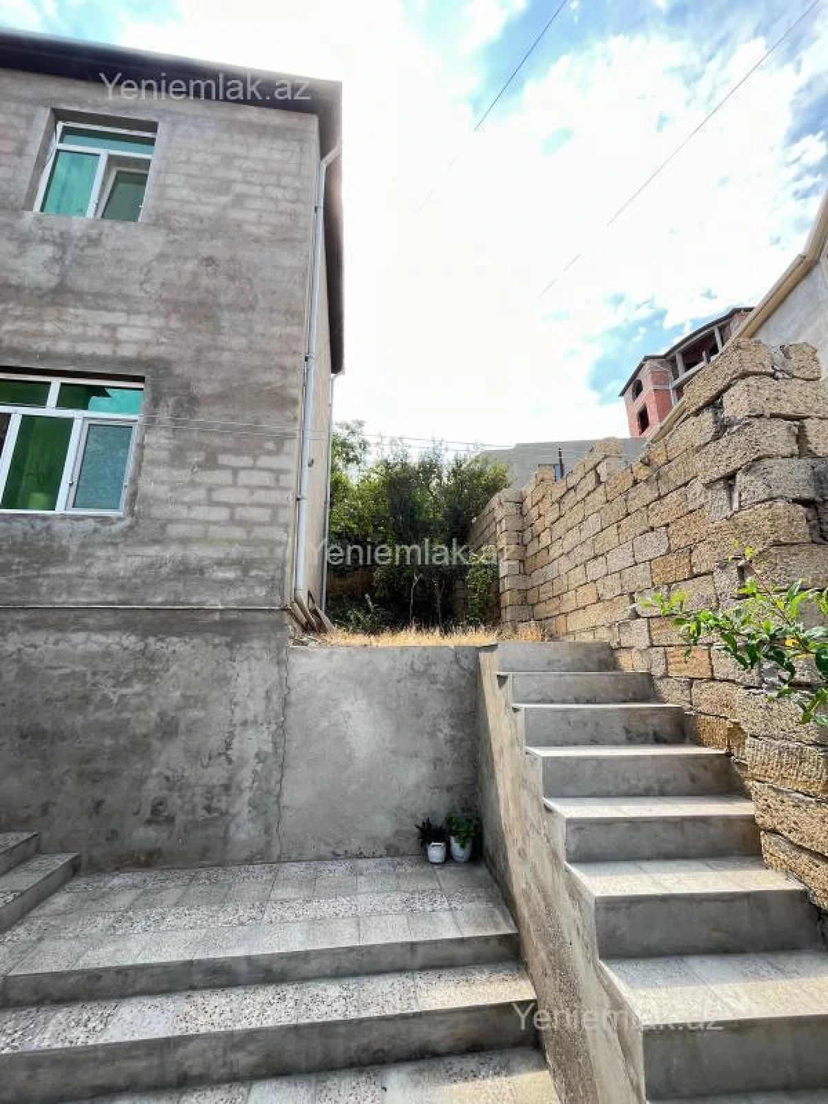 Satılır 5 otaqlı həyət evi 180 m²