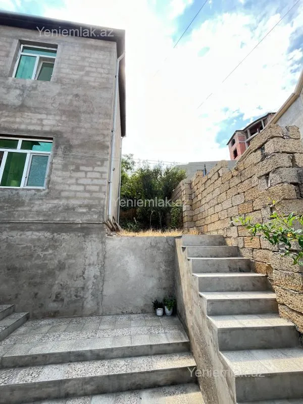 Satılır 5 otaqlı həyət evi 180 m²