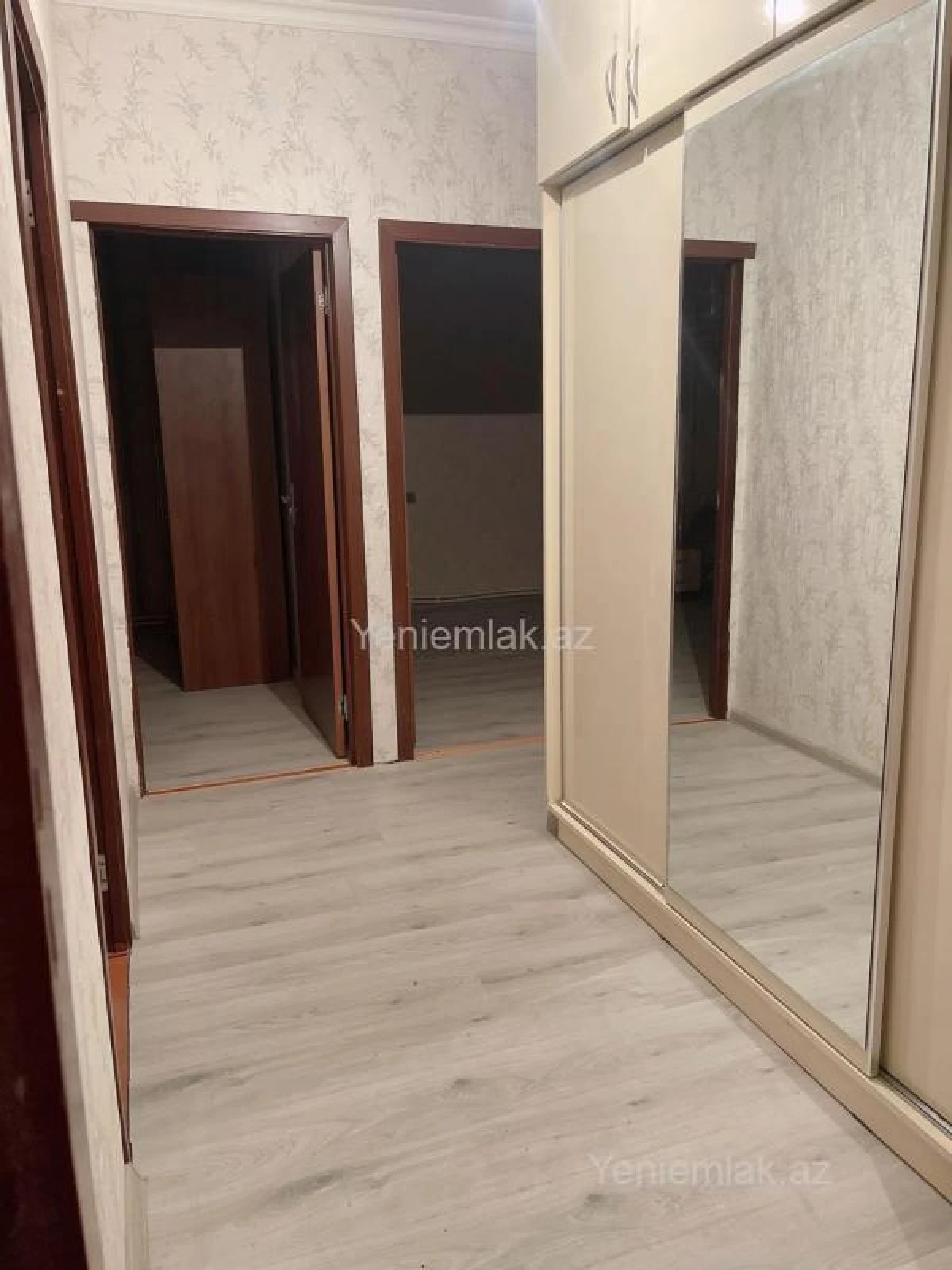 Satılır 9 otaqlı köhnə tikili 80 m²