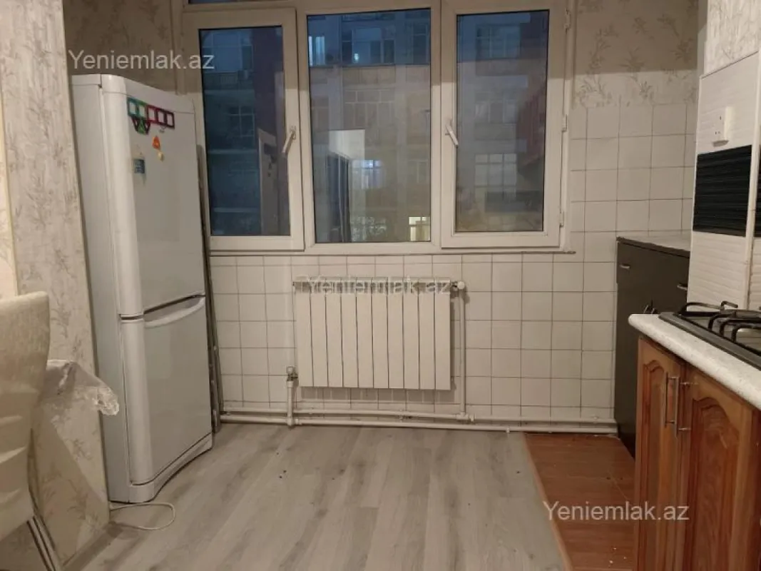 Satılır 9 otaqlı köhnə tikili 80 m²