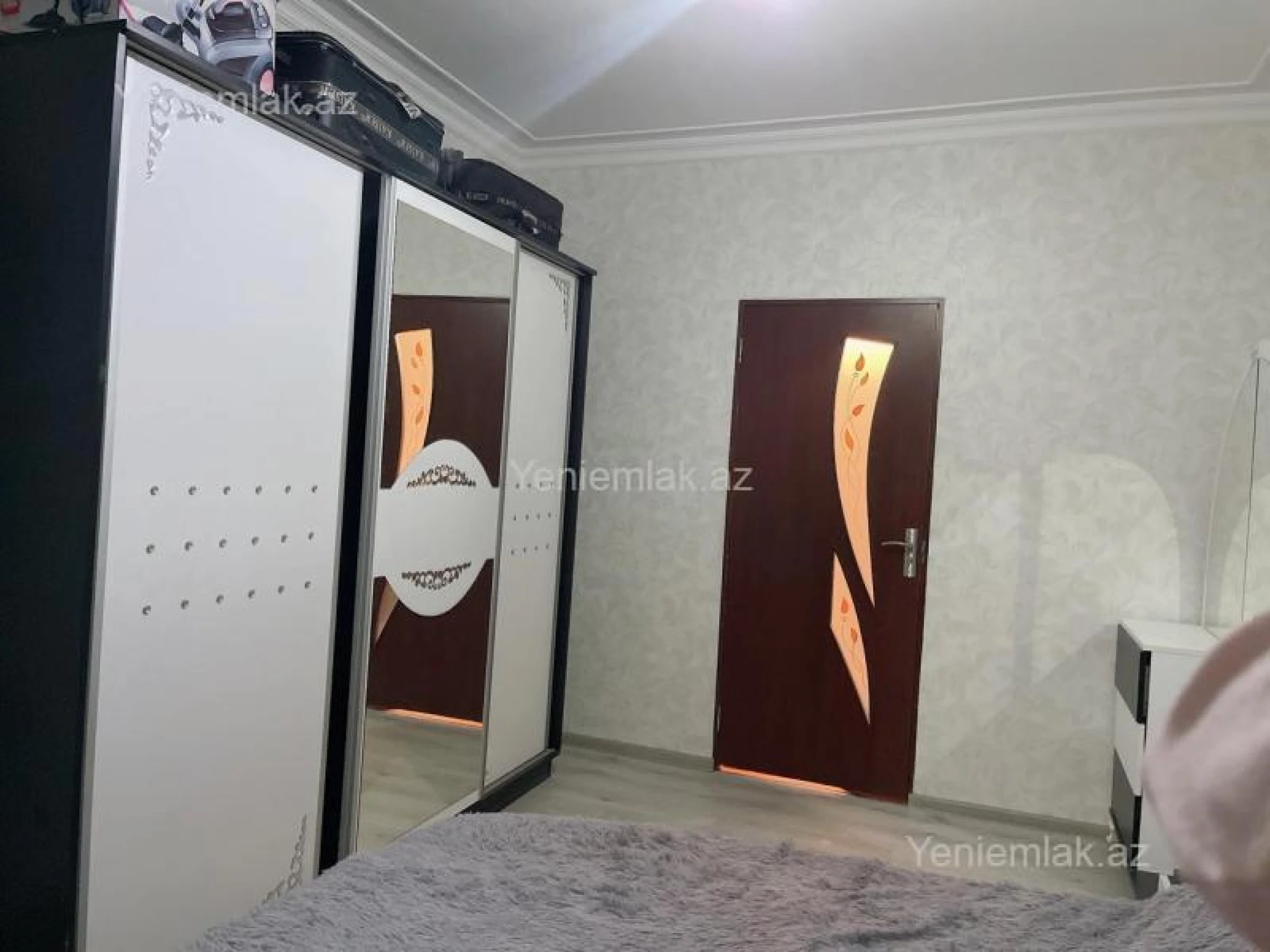Satılır 9 otaqlı köhnə tikili 80 m²