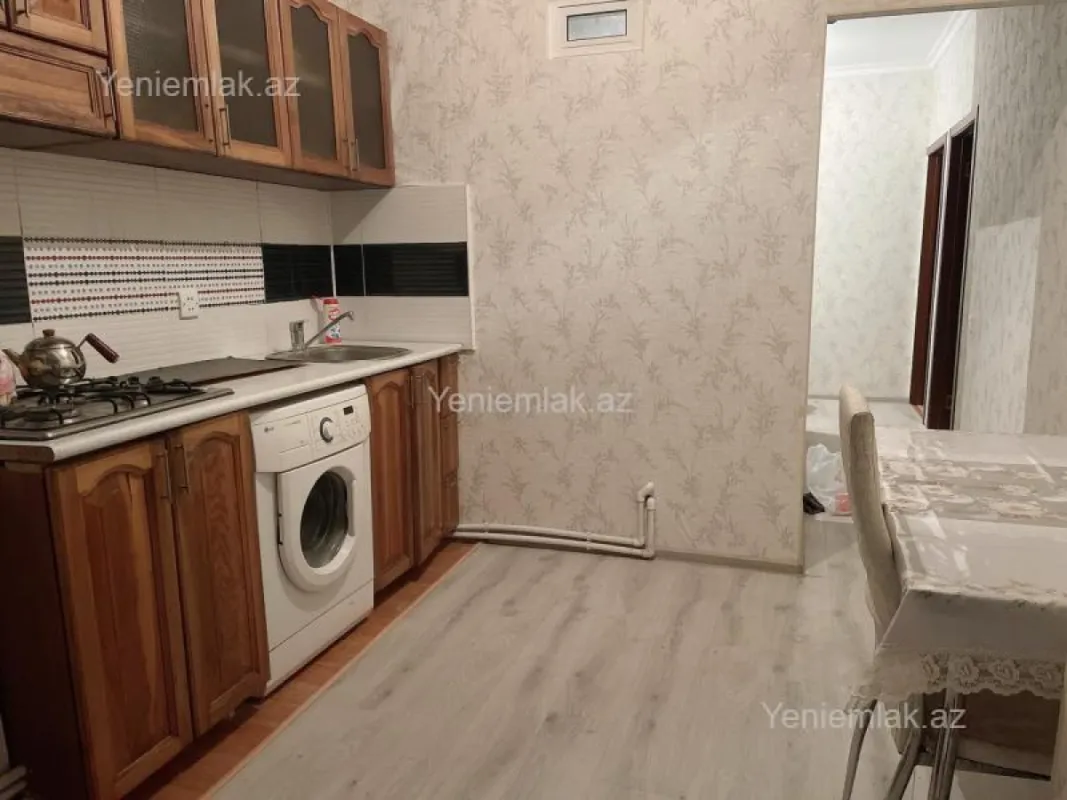 Satılır 9 otaqlı köhnə tikili 80 m²