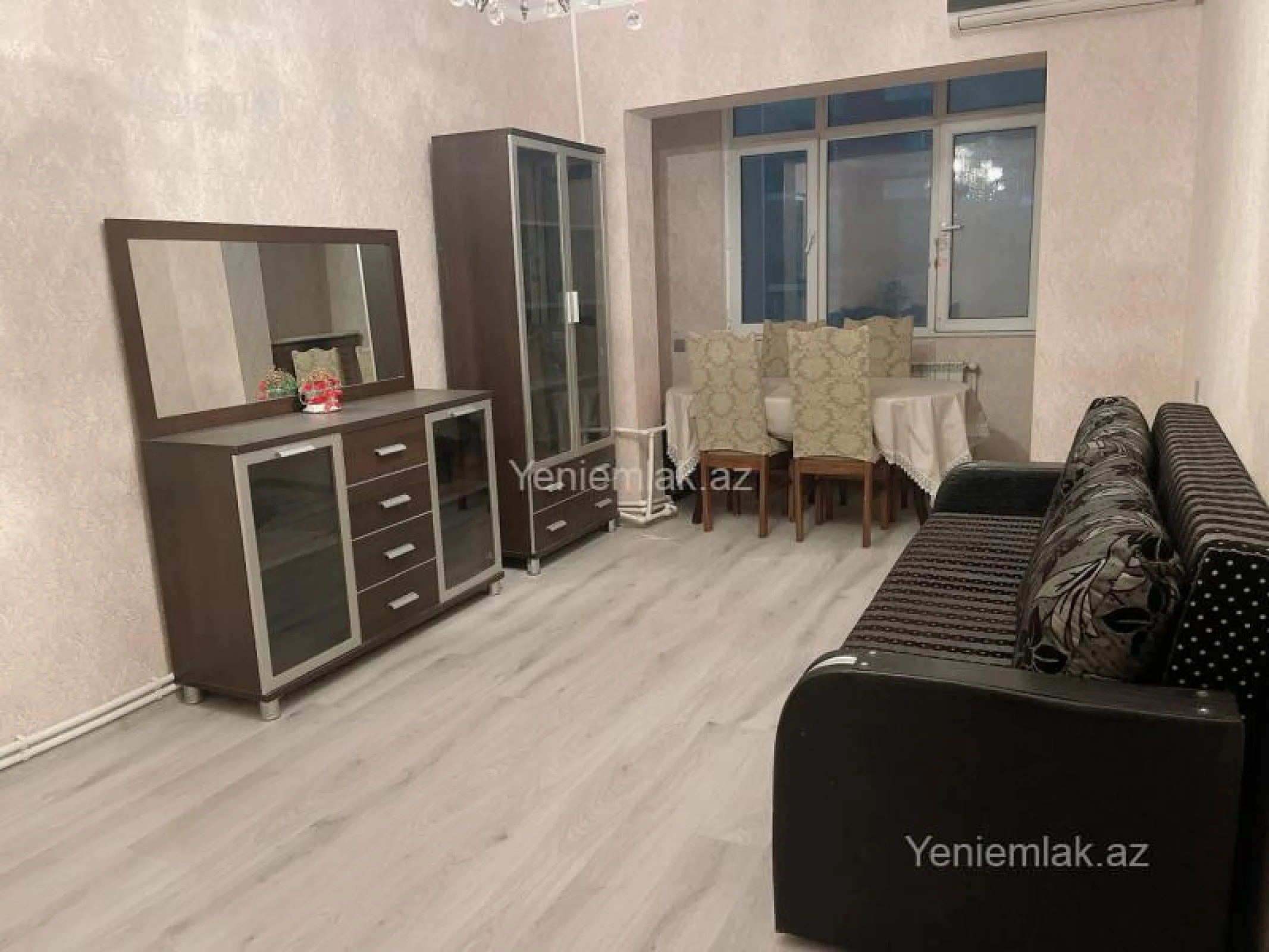 Satılır 9 otaqlı köhnə tikili 80 m²