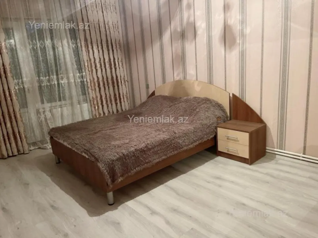 Satılır 9 otaqlı köhnə tikili 80 m²