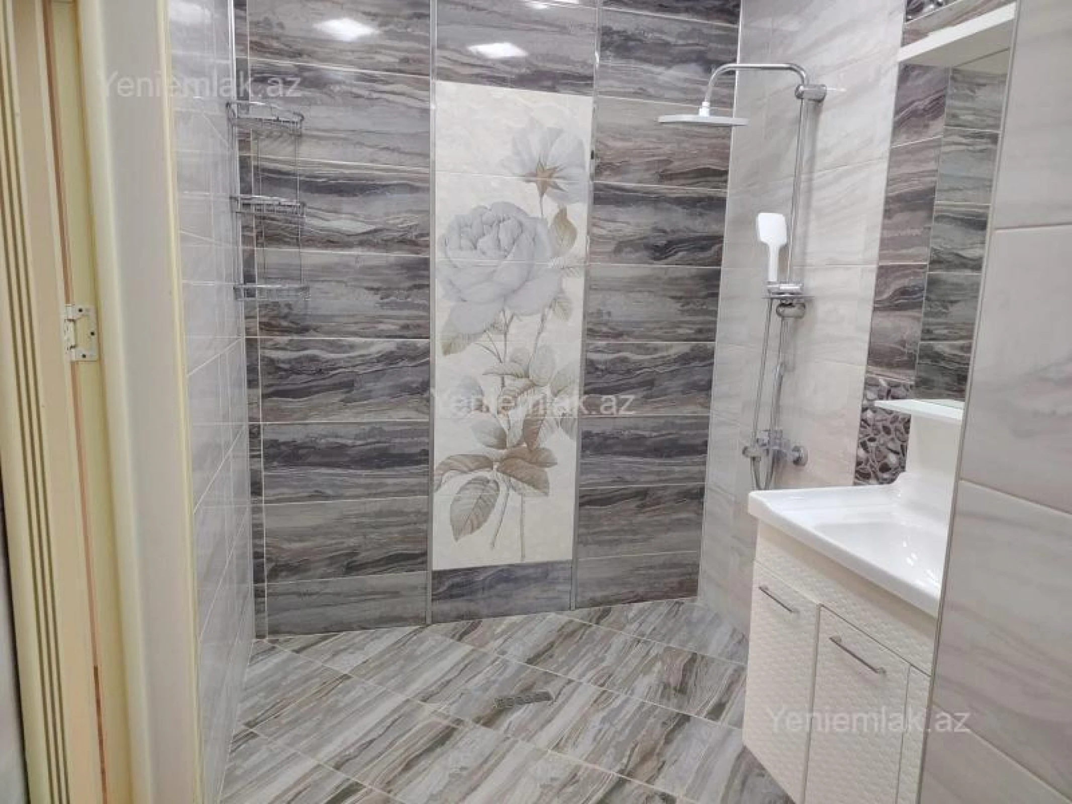 Satılır 3 otaqlı yeni tikili 90 m²