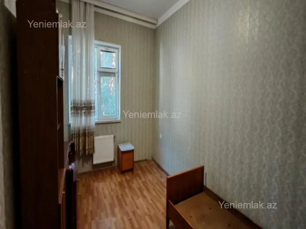 Satılır 4 otaqlı köhnə tikili 100 m²