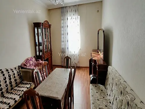 Satılır 4 otaqlı köhnə tikili 100 m²