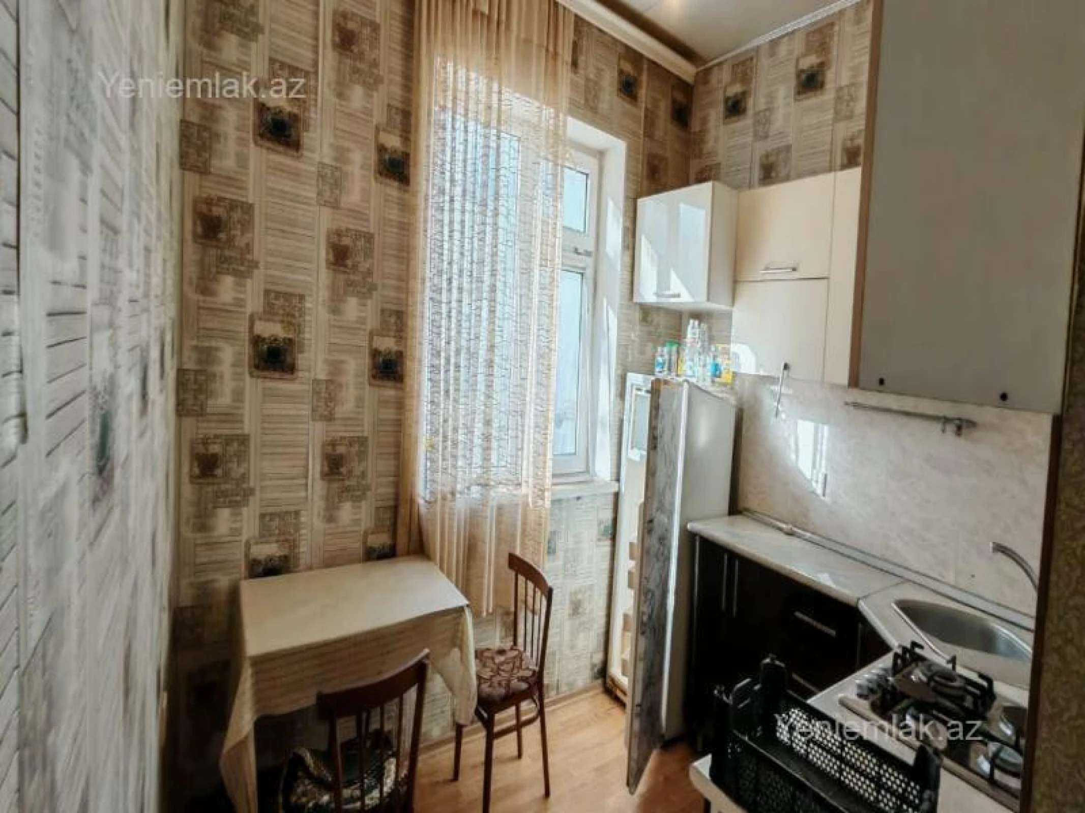 Satılır 4 otaqlı köhnə tikili 100 m²