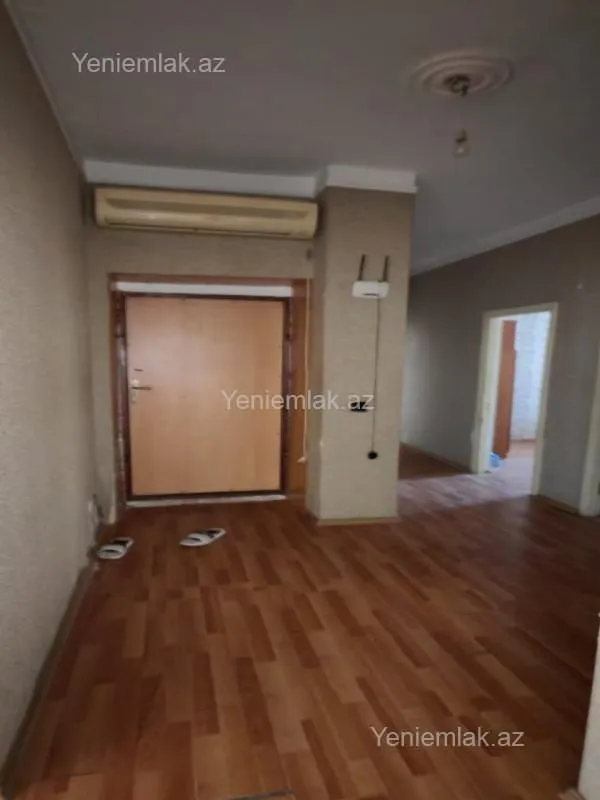 Satılır 4 otaqlı köhnə tikili 100 m²