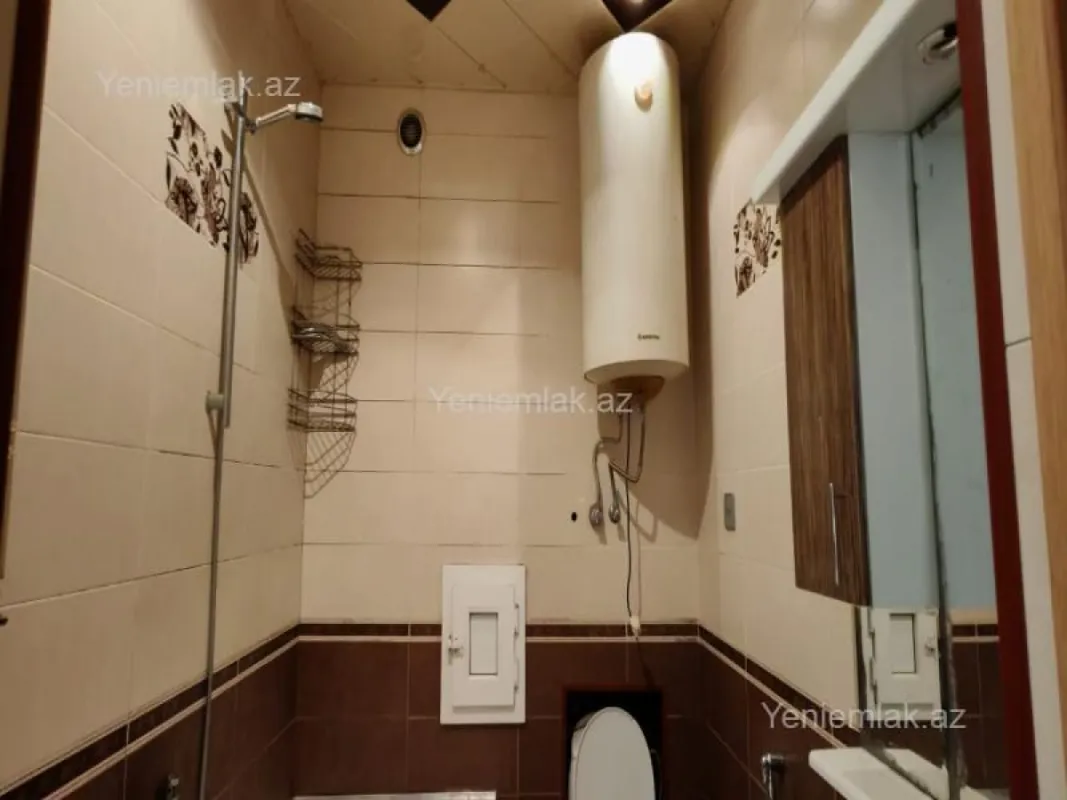 Satılır 4 otaqlı köhnə tikili 100 m²