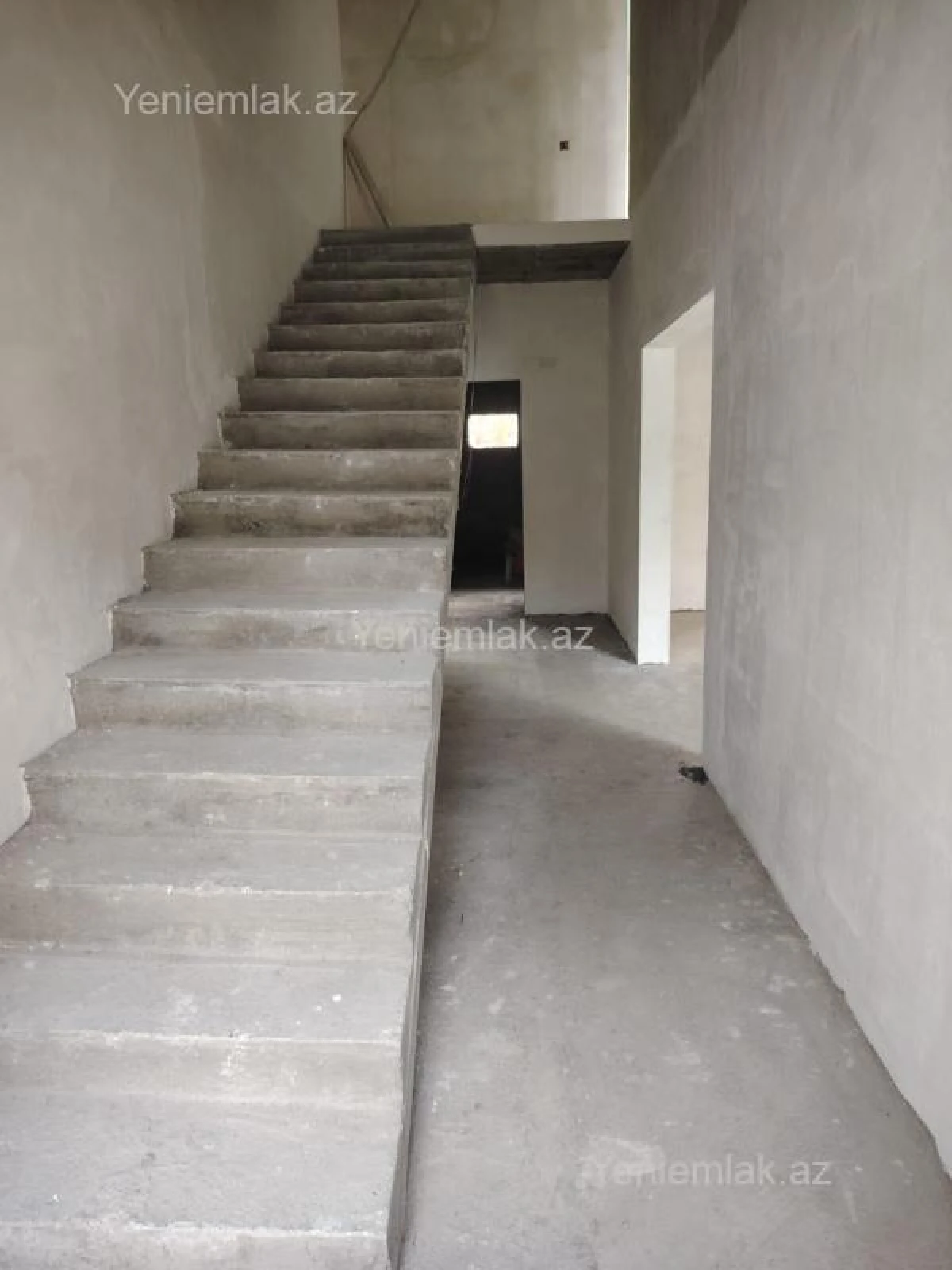 Satılır 4 otaqlı həyət evi 200 m²