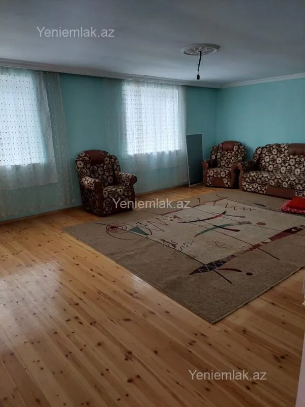 Satılır 7 otaqlı həyət evi 200 m²