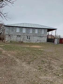 Satılır 7 otaqlı həyət evi 200 m²