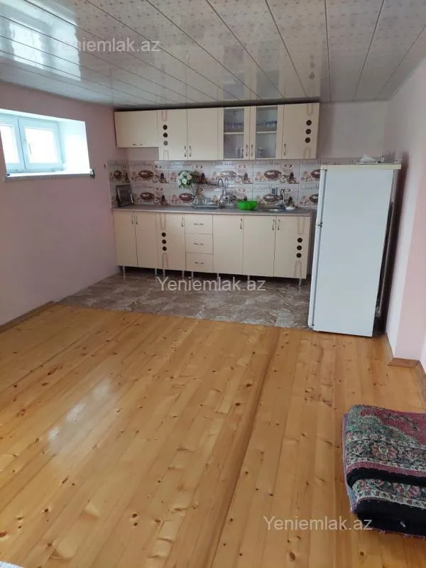 Satılır 7 otaqlı həyət evi 200 m²