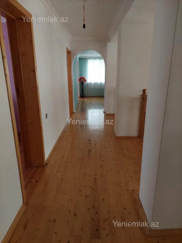 Satılır 7 otaqlı həyət evi 200 m²