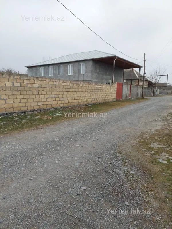 Satılır 7 otaqlı həyət evi 200 m²