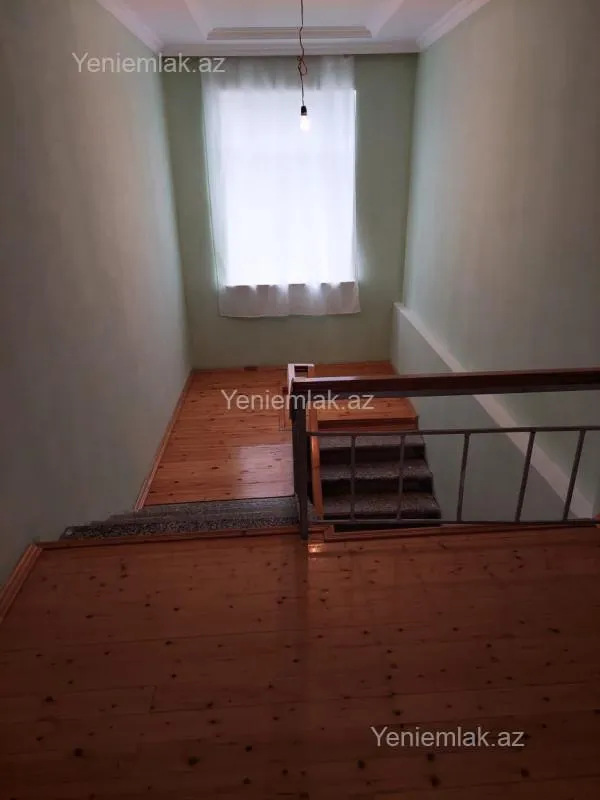 Satılır 7 otaqlı həyət evi 200 m²