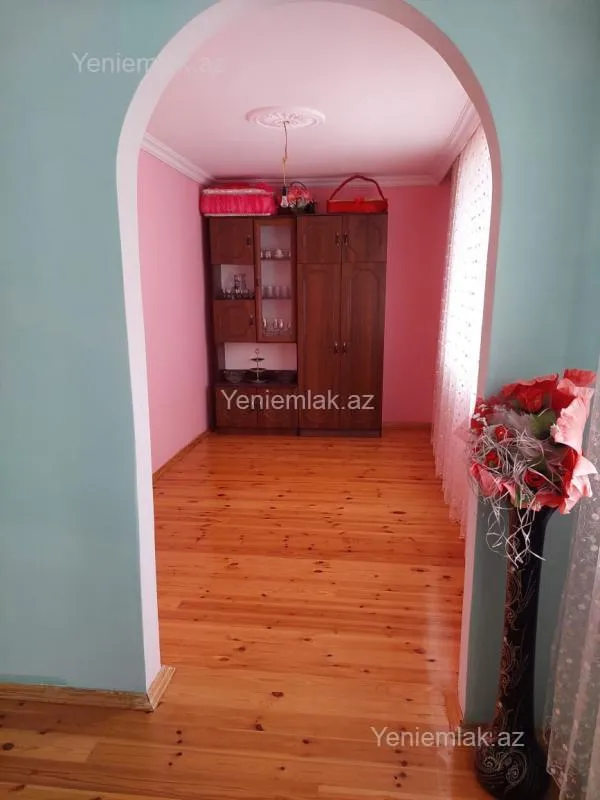 Satılır 7 otaqlı həyət evi 200 m²