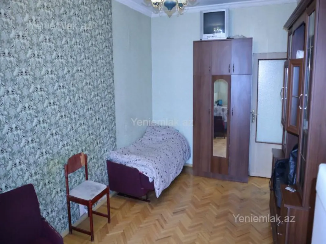 Satılır 2 otaqlı köhnə tikili 40 m²