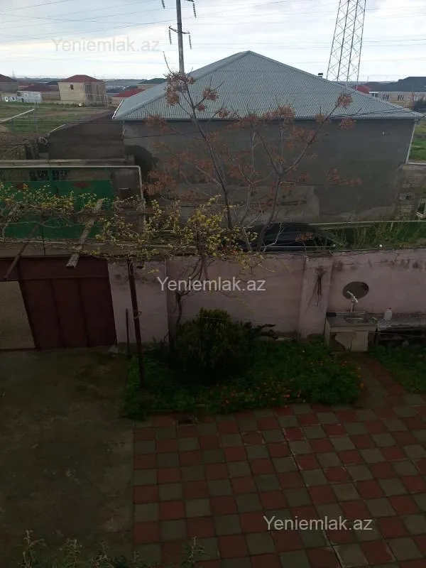 Satılır 4 otaqlı həyət evi 200 m²