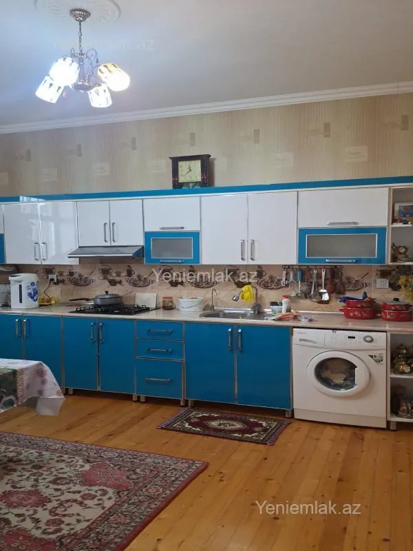 Satılır 4 otaqlı həyət evi 200 m²